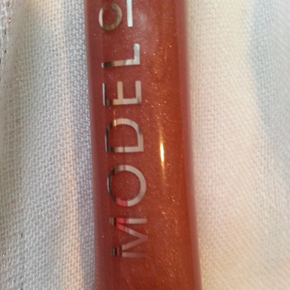 š„HOT DEALš„Model Co. Glass Ultra Lip Gloss - Picture 5 of 6